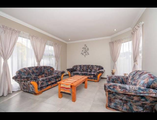 3 BEDROOM PROPERTY TO RENT IN SUNNINGHILL